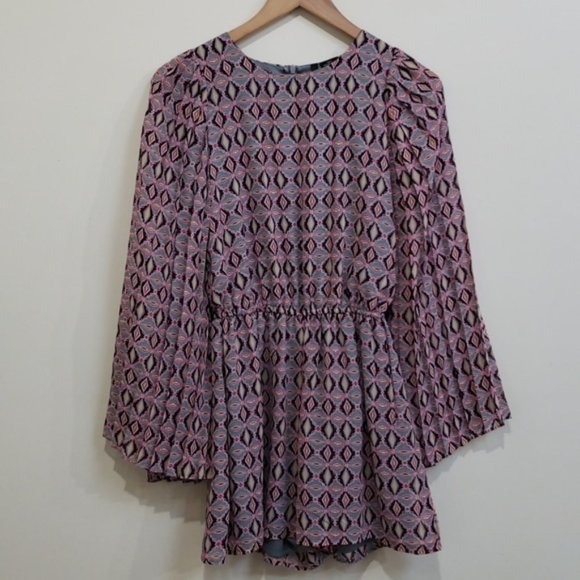 Bell Sleeved Romper - Picture 2 of 5